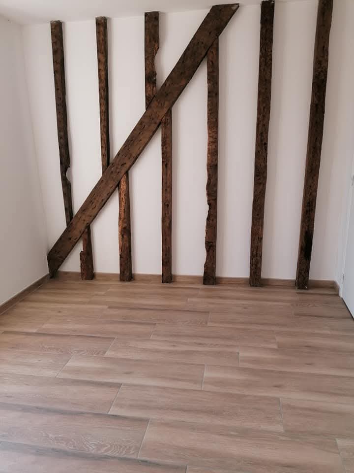 Carrelage effet parquet dans un séjour