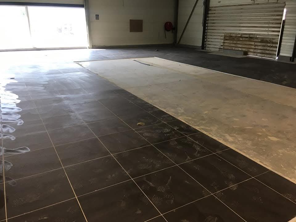 Revêtement de sol carrelage pour espace professionnel à Château-Gontier-sur-Mayenne