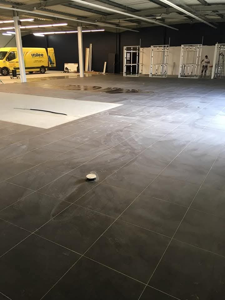 Carrelage professionnel pour bureaux et commerces à Château-Gontier-sur-Mayenne et en Mayenne