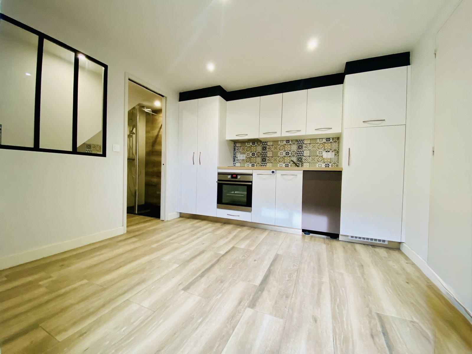 Rénovation cuisine et pose de carrelage imitation parquet en Mayenne