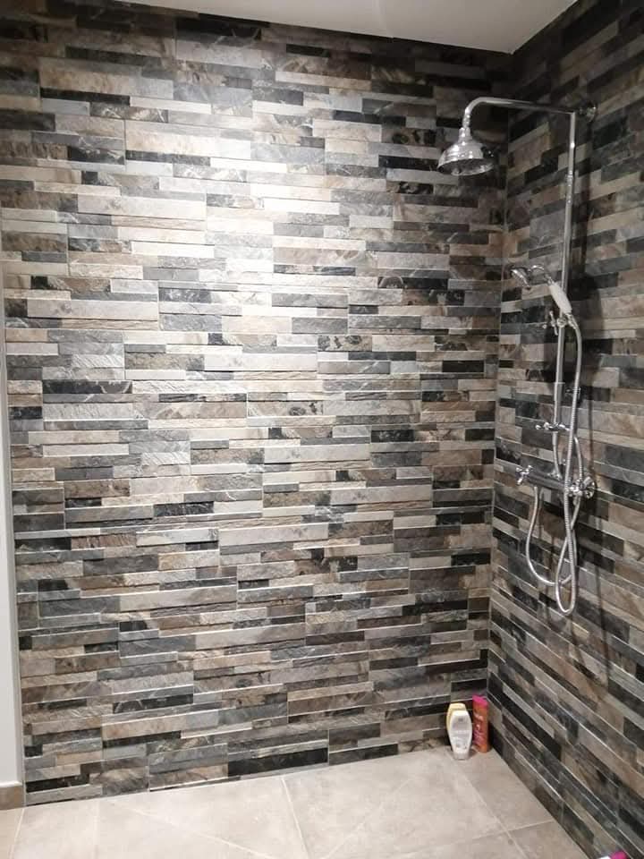 Douche carrelée faïence aspect pierre