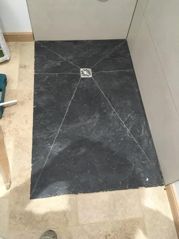 Habillage carrelé de receveur de douche