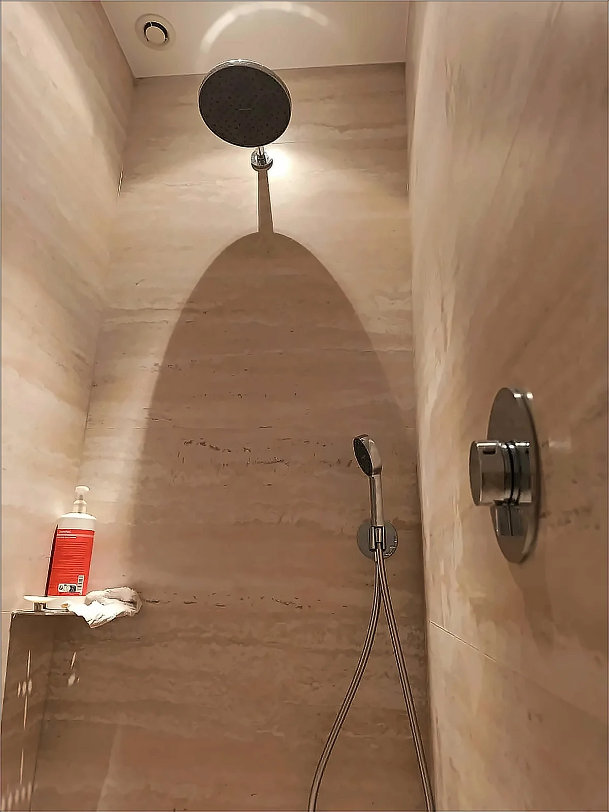 Parois de douche carrelées par Guillet Carrelage