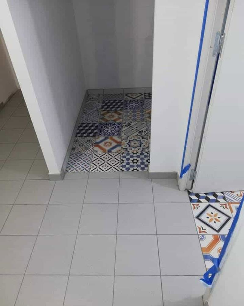 Pose de carrelage grand format et imitation parquet en Mayenne