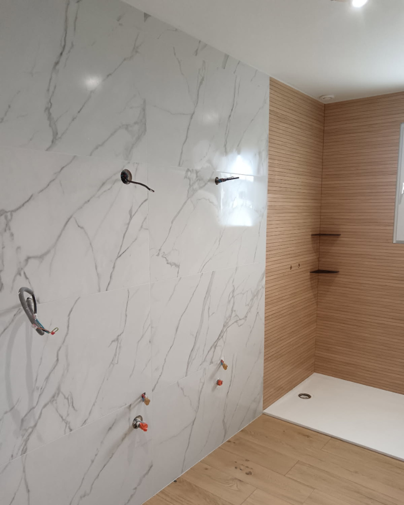 Faïence murale et mosaïque pour salles de bain