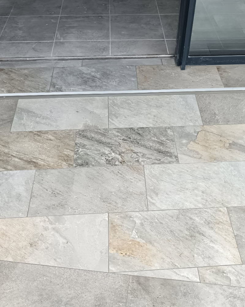 Terrasse carrelée sur plots antidérapants